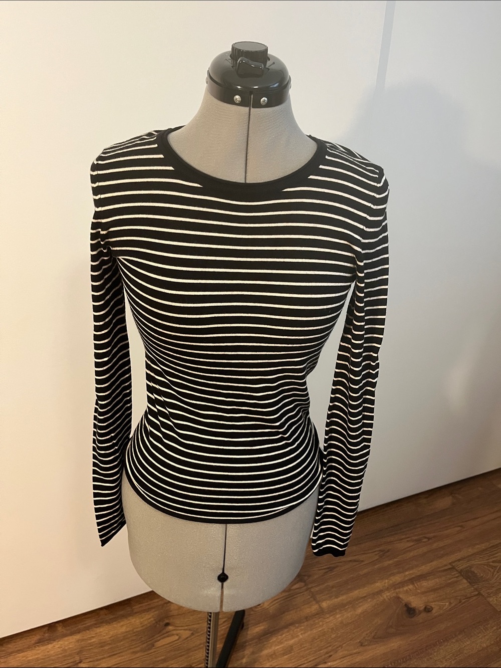 Zara Black and White Striped Long Sleeve Crewneck Top